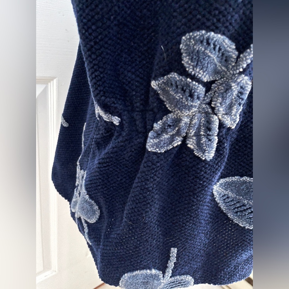 Robert Kitchen Canada VEST Size XL Blue with Leaves pattern. - Picture 5 of 8